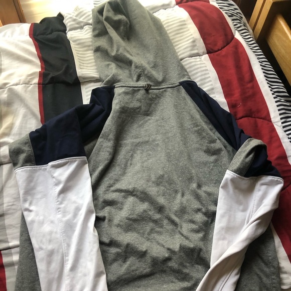 American Eagle Sweatshirt - Picture 2 of 3